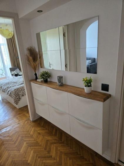 Apartament cu 3 camere semidecomandat în Central