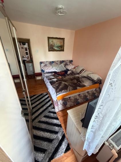 Apartament cu 4 camere semidecomandat în Tomis Nord