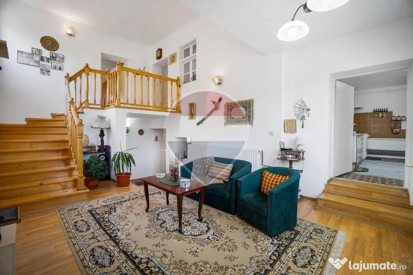 Casă cu 6 camere cu Teren 2794 Mp în Bunești
