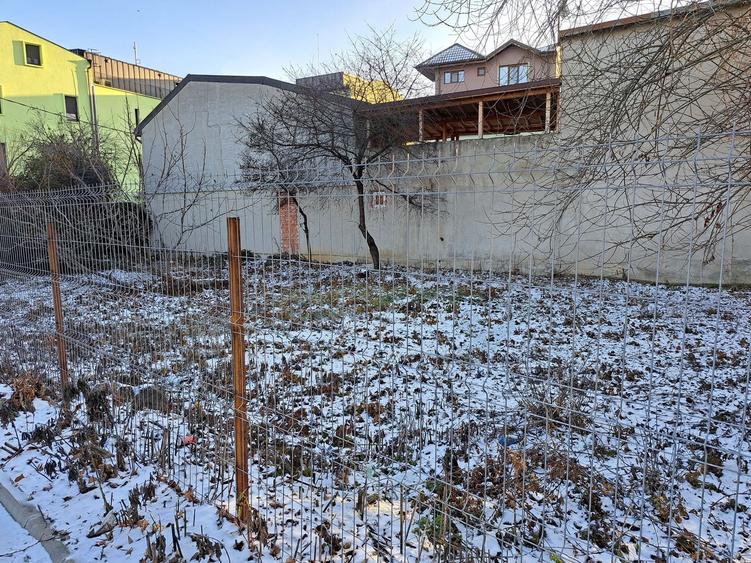 Teren Construcții intravilan de 340 mp, în Tei