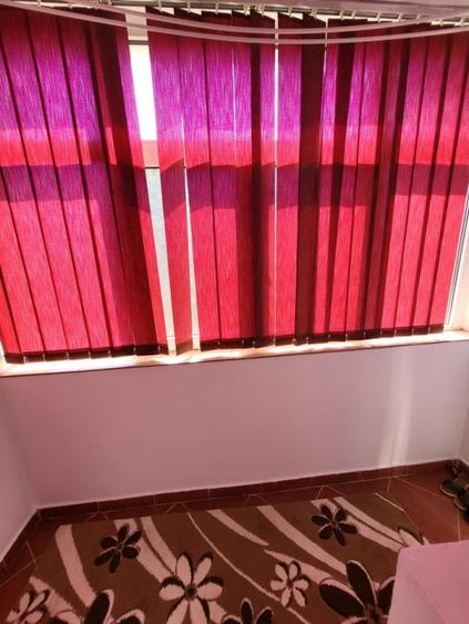 Apartament cu 3 camere semidecomandat, mobilat în Mioriței