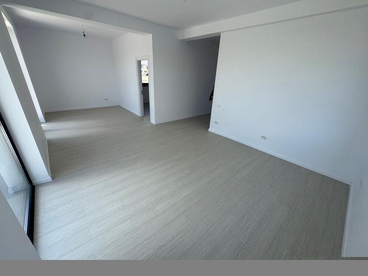 Casă individuală cu 5 camere cu Canalizare în Central