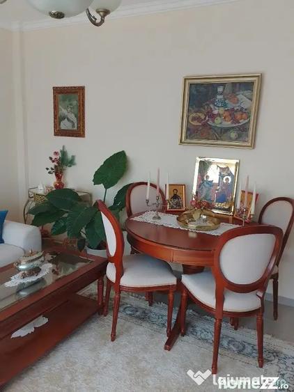 Apartament cu 3 camere decomandat în Vest