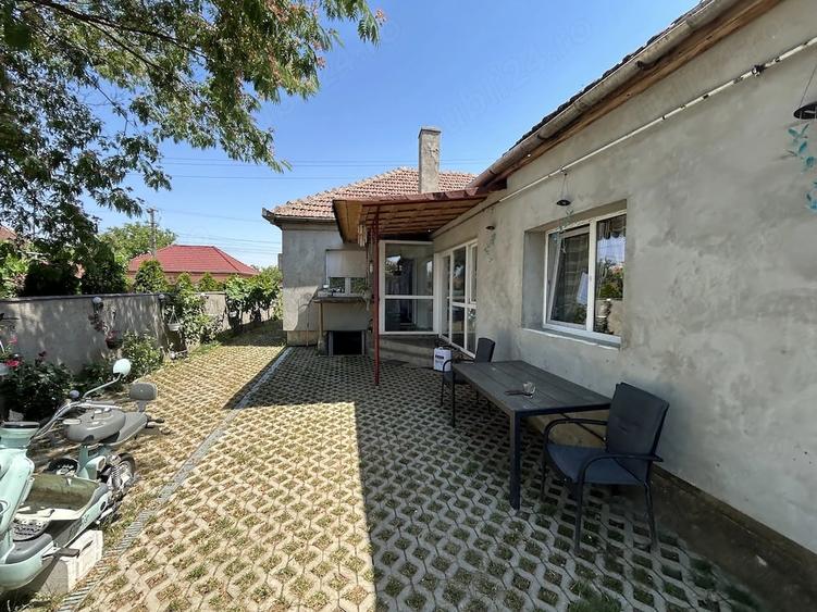 Casă cu 4 camere cu Teren 494 Mp în Central