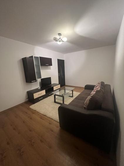 Apartament cu 2 camere decomandat în Romanești