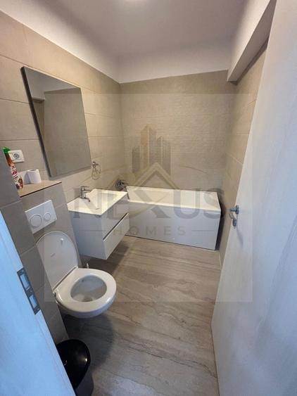 Apartament cu 2 camere semidecomandat, mobilat în Sud