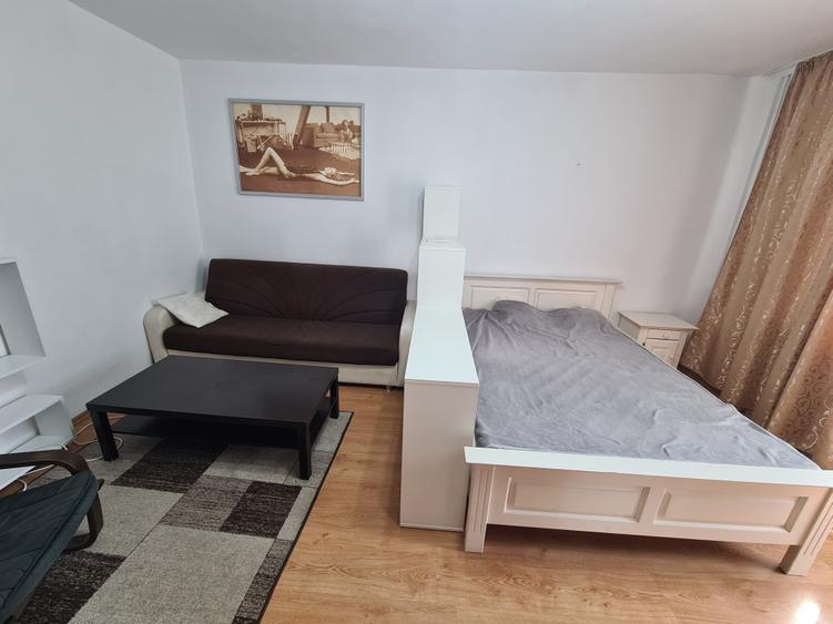 Garsonieră decomandată, mobilată în Unirii