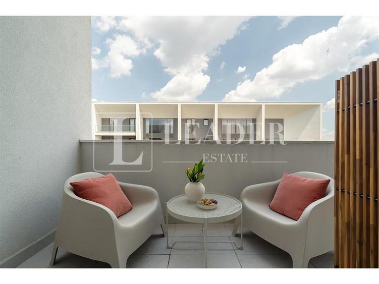 Apartament cu 3 camere decomandat, mobilat în Barbu Văcărescu