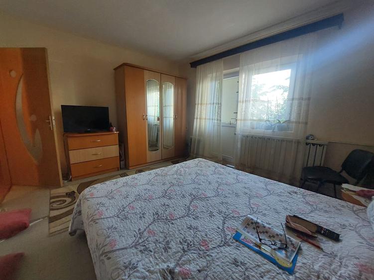 Apartament cu 3 camere decomandat în Sebastian