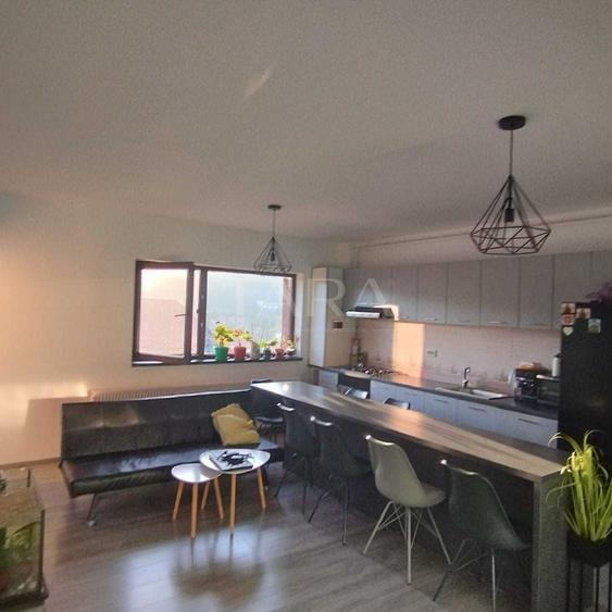 Apartament cu 4 camere semidecomandat, mobilat în Florești — fotografia 1