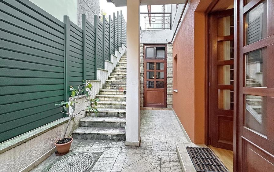 Apartament cu 4 camere decomandat, mobilat în Schei