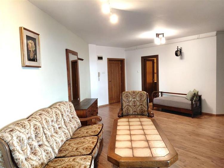 Apartament cu 3 camere decomandat, mobilat în Ultracentral