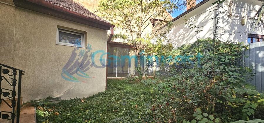 Casă individuală cu 4 camere cu Canalizare în Ultracentral