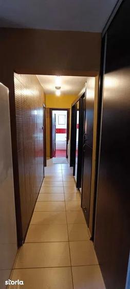 Apartament cu 3 camere în Cobadin