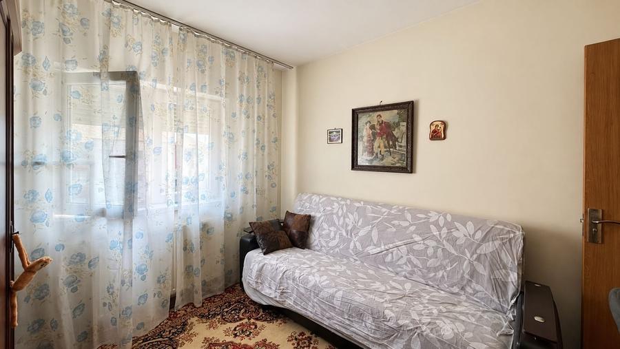 Apartament cu 3 camere decomandat, mobilat în Soarelui