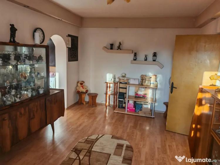 Apartament cu 2 camere semidecomandat în Dacia