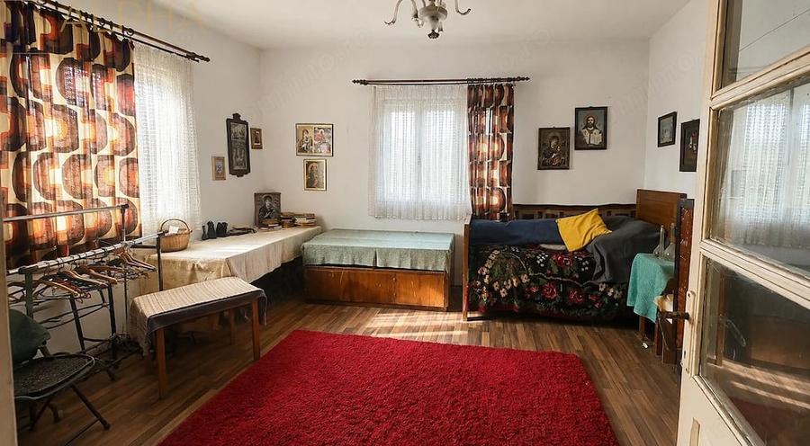Casă cu 5 camere cu Teren 2320 Mp în Herina