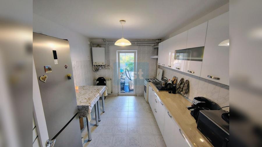 Apartament 3 camere decomandat zona FSGA - 2