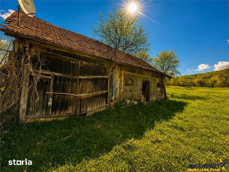 Casă cu 2 camere cu Teren 3400 Mp în Acățari