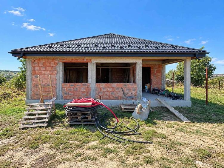 Casă individuală cu 4 camere cu Teren 475 Mp în Central