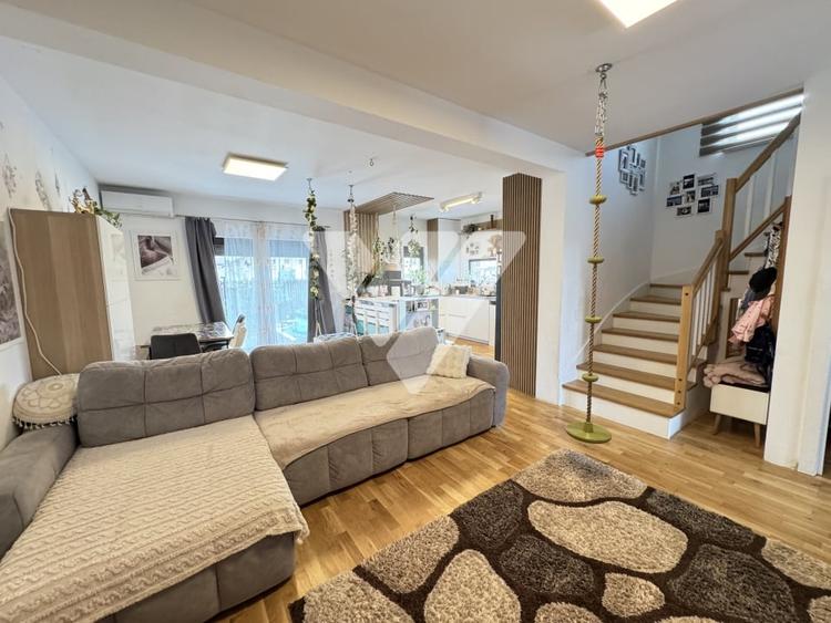Duplex cu 4 camere cu Canalizare în Cristian