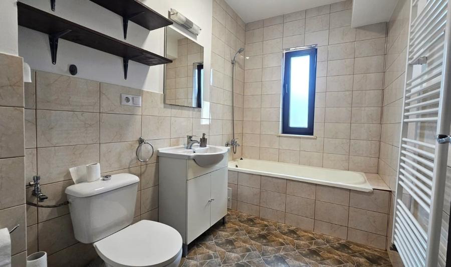 Apartament cu 3 camere semidecomandat în Europa