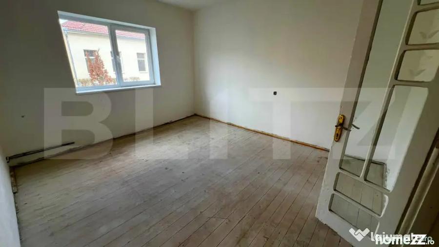 Casă cu 6 camere cu Teren 644 Mp în Central