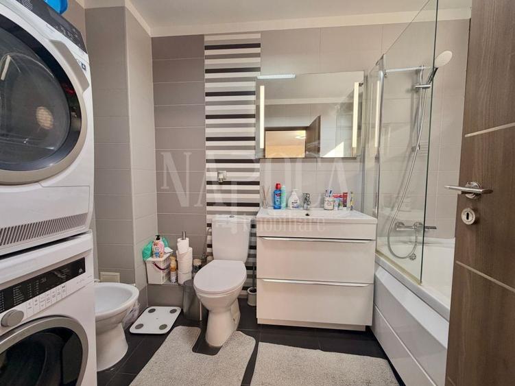 Apartament cu 3 camere semidecomandat în Florești