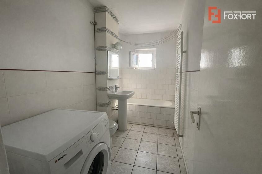 Apartament cu 3 camere semidecomandat, mobilat în Micălaca