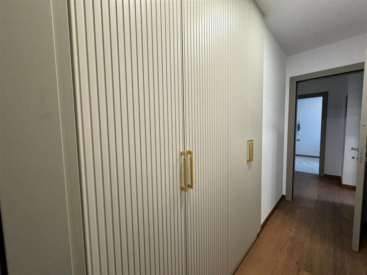 Apartament cu 3 camere semidecomandat, mobilat în Bună Ziua