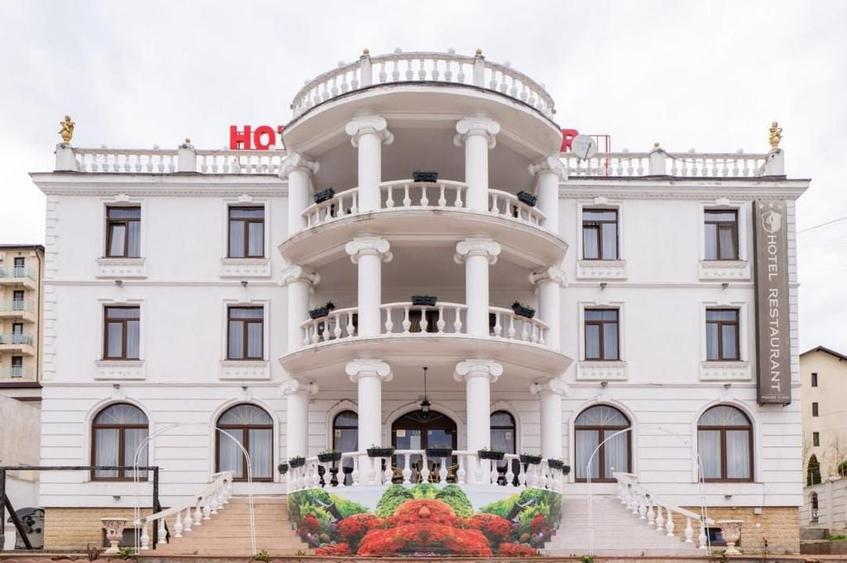 Spațiu comercial, de 2,334 mp, în Valea Lupului