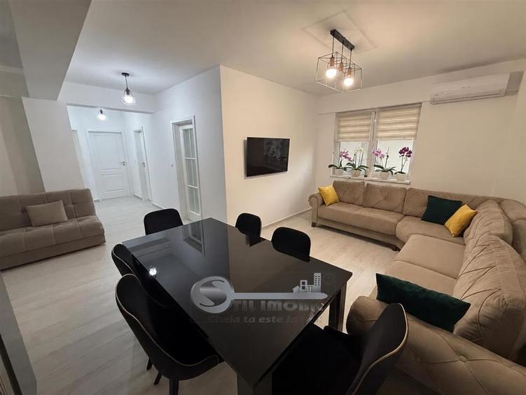 Apartament cu 3 camere semidecomandat în Valea Adâncă