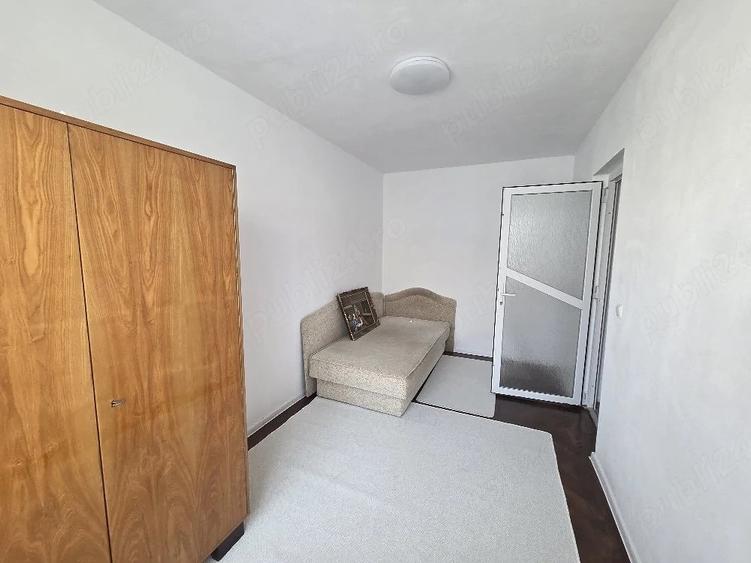 Apartament cu 3 camere semidecomandat în Central