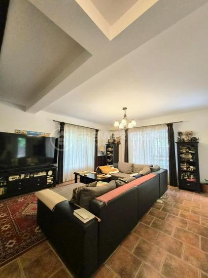 Casă individuală cu 5 camere cu Piscina în Valea Lupului