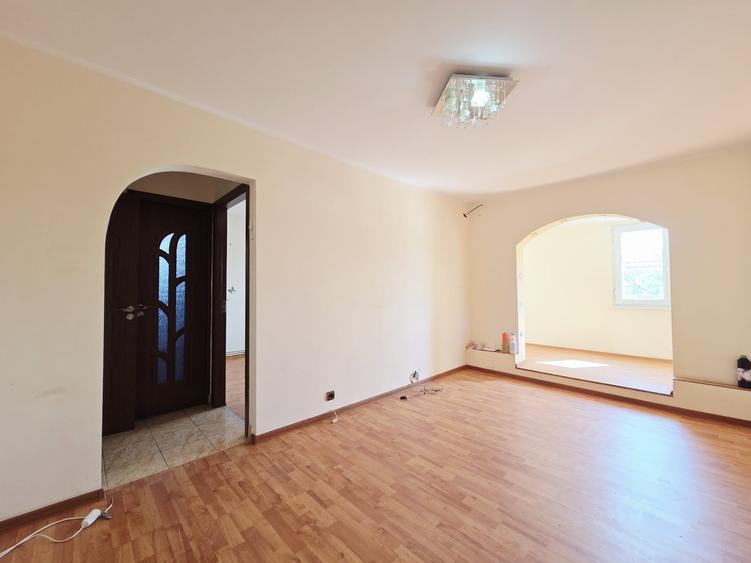 Apartament cu 4 camere semidecomandat în Micro 39