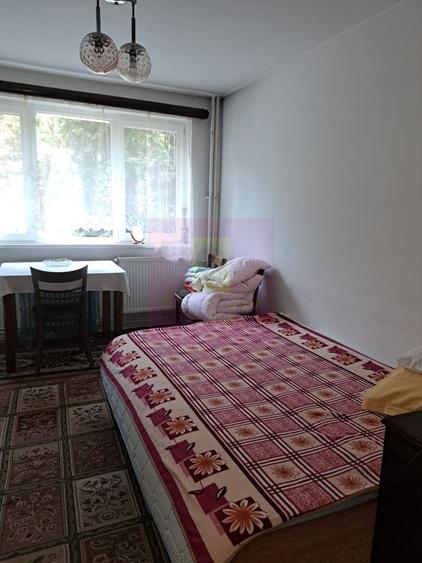 Apartament cu 3 camere decomandat în Berceni