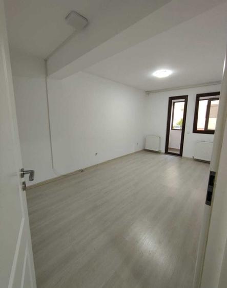 Apartament 3 camere + loc de parcare , Apartament Dobroesti Decomandat cu vedere la gradina, Parter din 2+1 - 2
