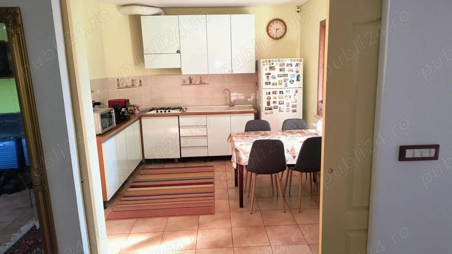 Casă cu 6 camere cu Teren 771 Mp în Central