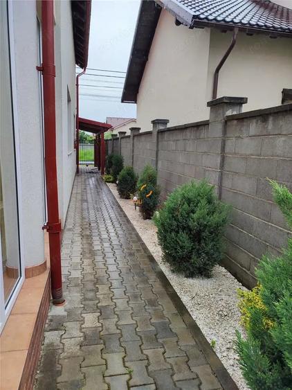 Casă cu 5 camere cu Teren 333 Mp în Central