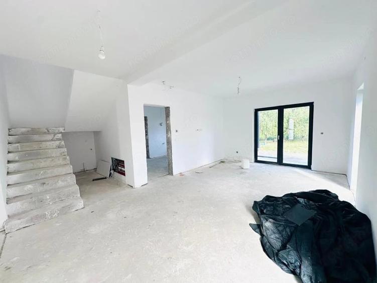 Casă cu 4 camere cu Teren 318 Mp în Urseni