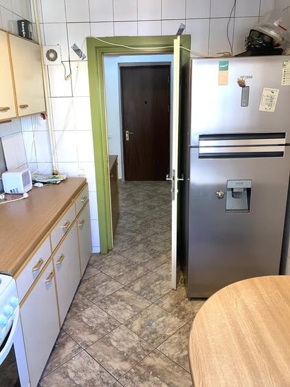 Apartament cu 4 camere decomandat în Victoriei