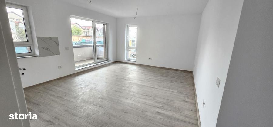 Apartament cu 3 camere decomandat în Tractorul