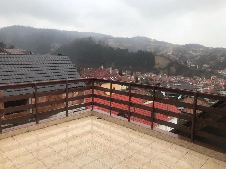 Casă individuală cu 4 camere cu Canalizare în Schei