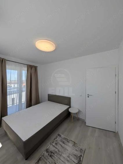 Apartament cu 3 camere semidecomandat în Florești