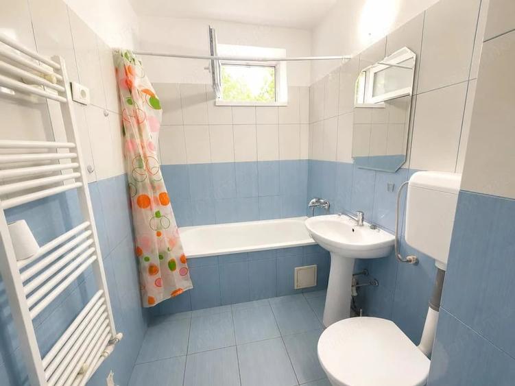 Apartament cu 4 camere semidecomandat în Tomis Nord