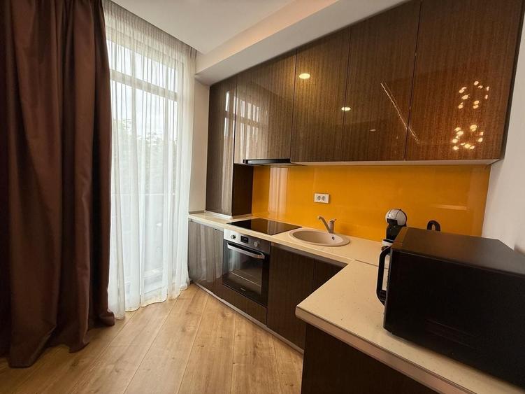 Apartament cu 4 camere, mobilat în Barbu Văcărescu