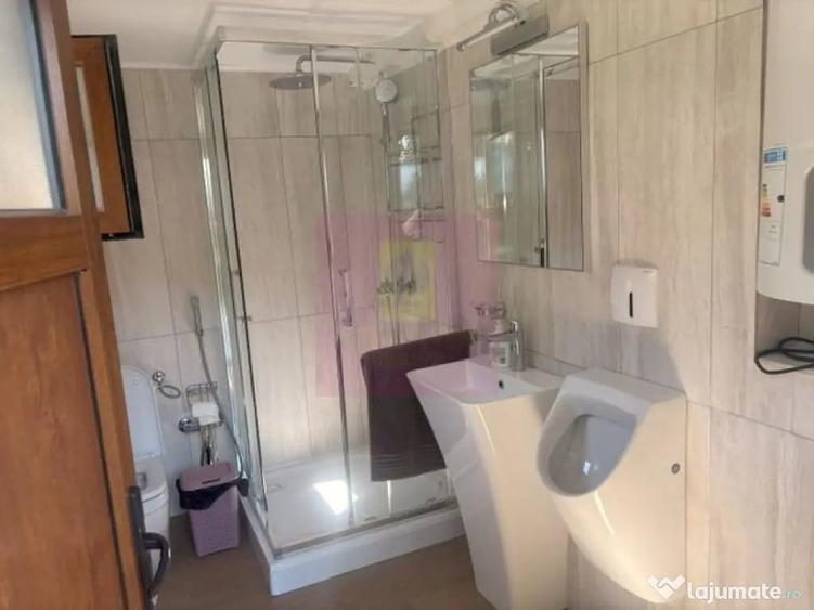 Casă cu 10 camere cu Teren 1700 Mp în Sud