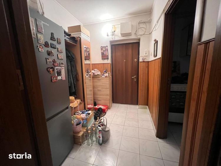 Apartament cu 3 camere semidecomandat în Titulescu