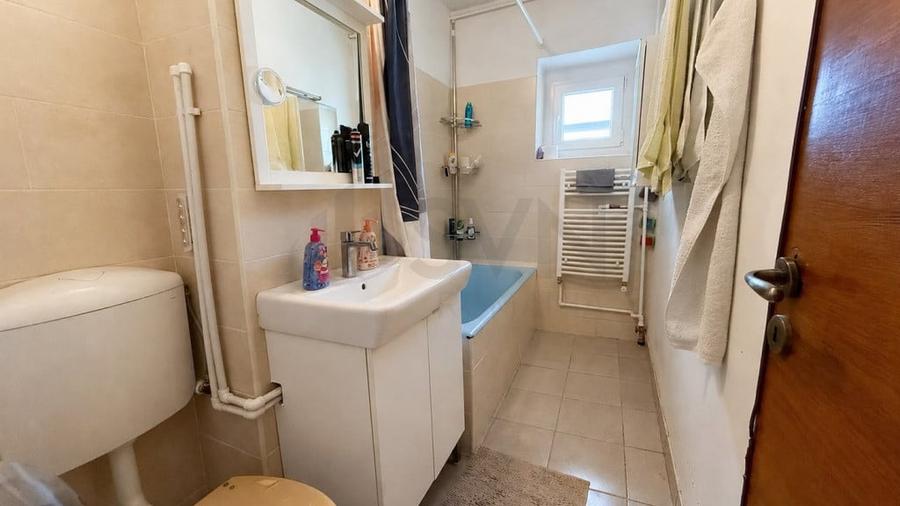 Apartament cu 4 camere decomandat în Lacul Tei
