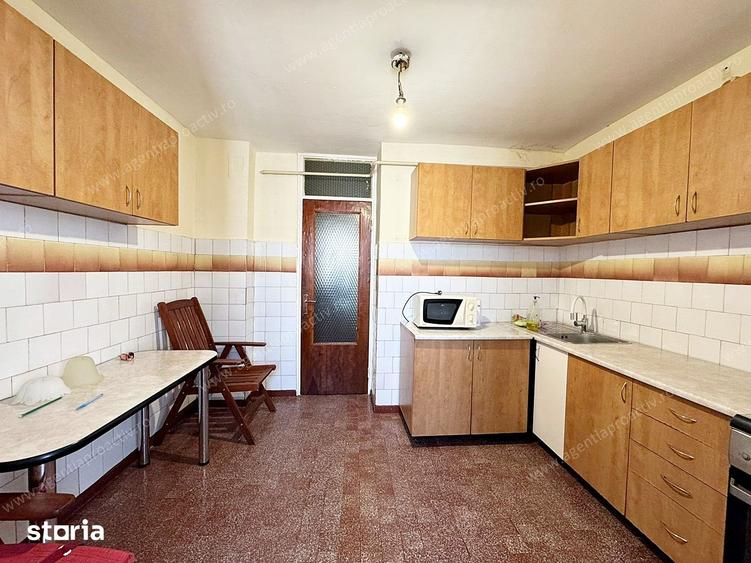Apartament cu 3 camere decomandat în Mazepa 2